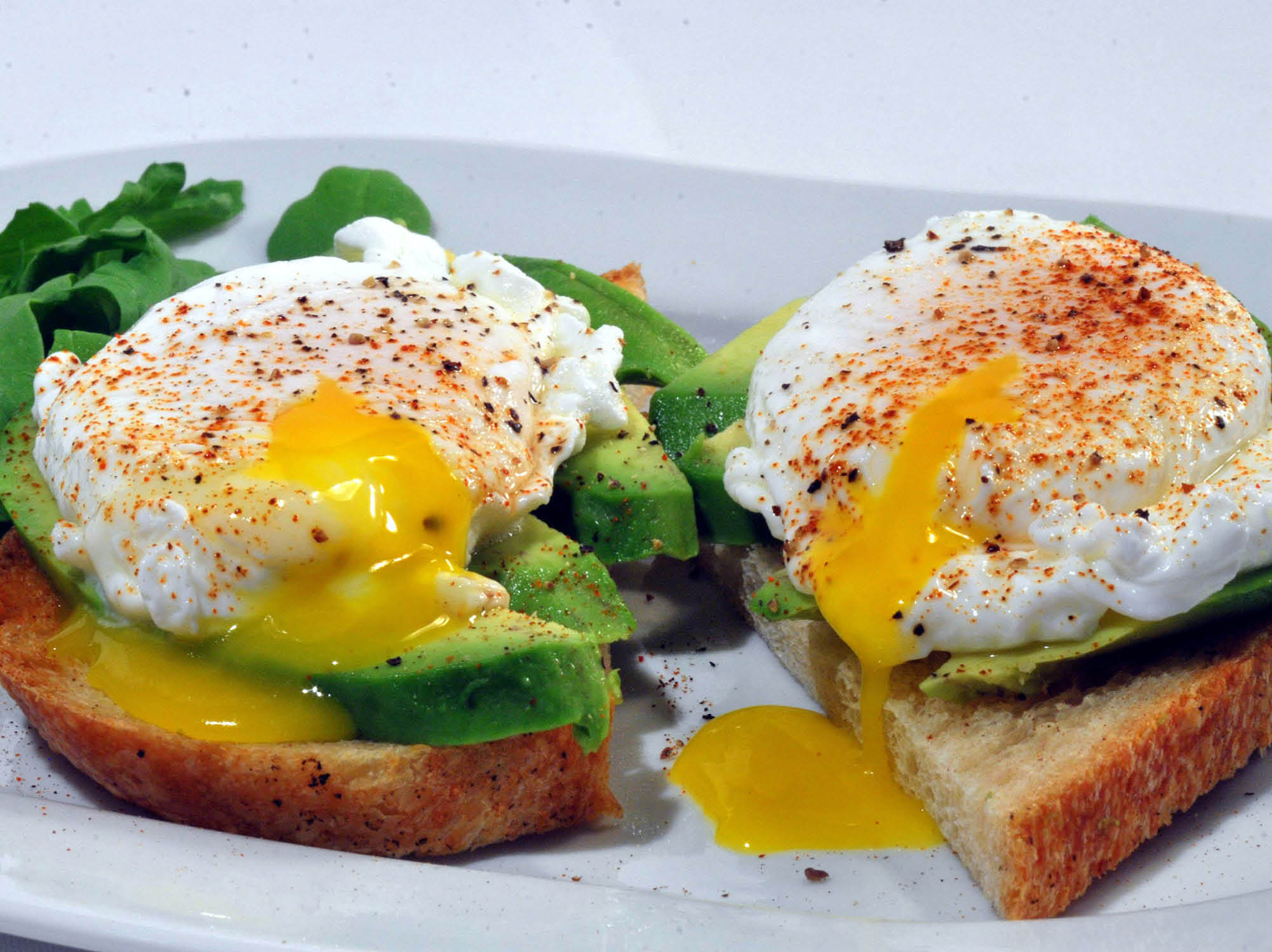 Toast avocat et oeuf poché - Coach Julie Legros